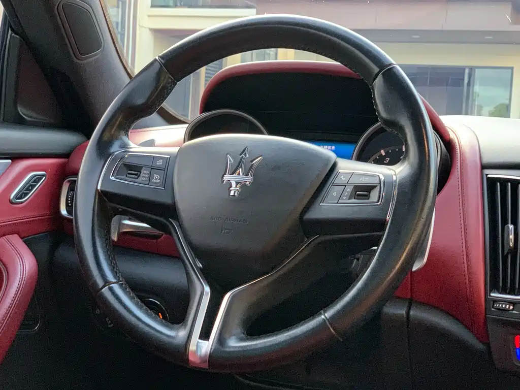 Maserati Levante 2018 — фото 20