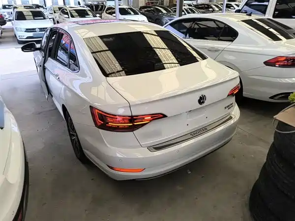 Volkswagen Sagitar 2020