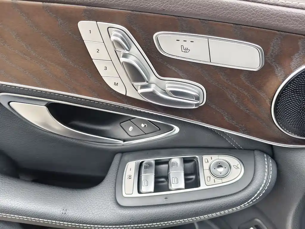 Mercedes-Benz GLC 2016 — фото 16