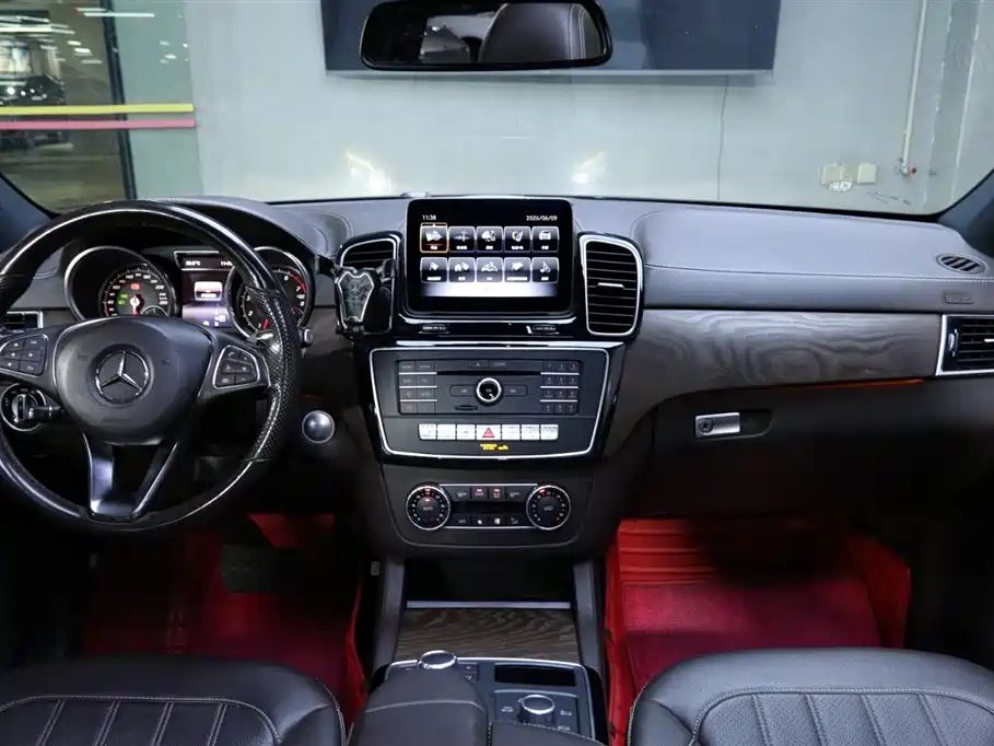 Mercedes-Benz GLE 2018 — фото 19