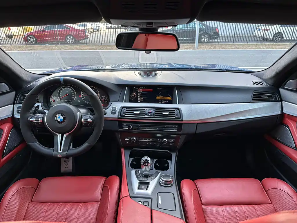 BMW M5 2015 — фото 13