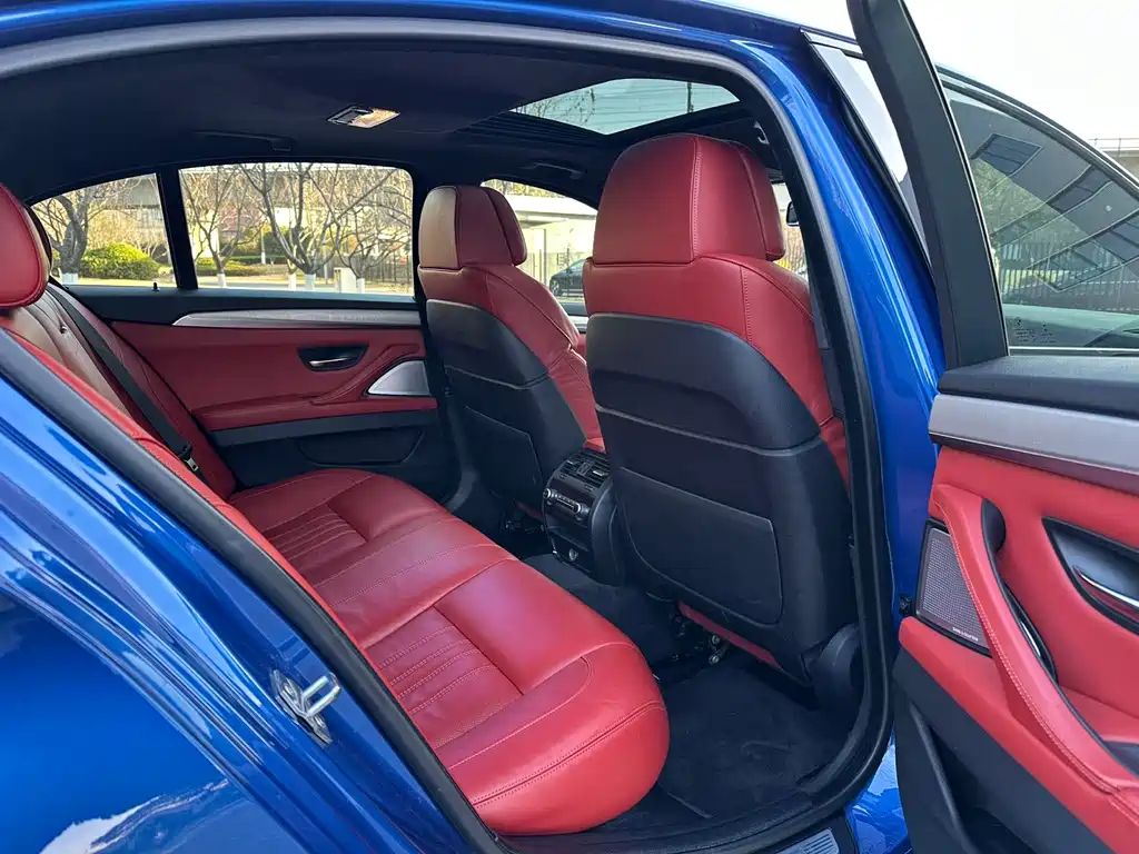 BMW M5 2015 — фото 14