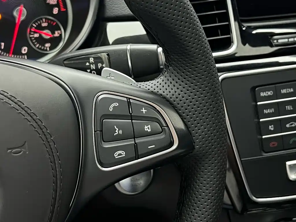 Mercedes-Benz GLS 2016 — фото 28