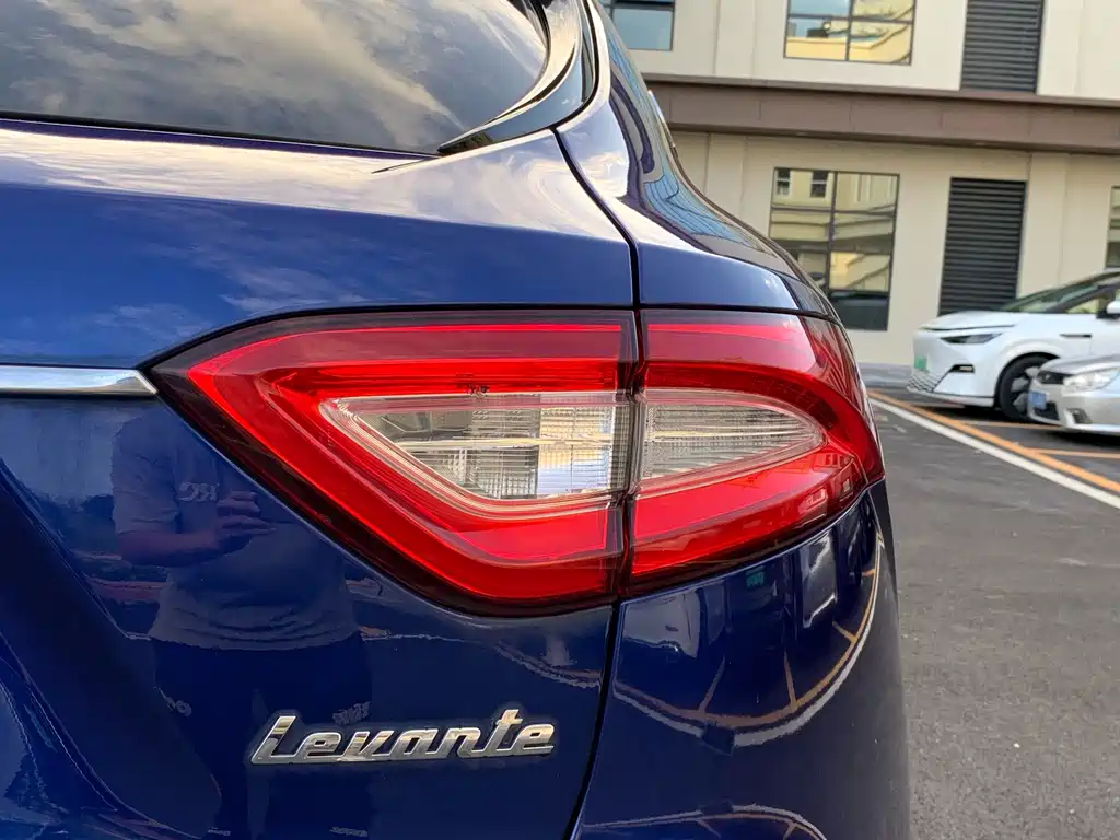 Maserati Levante 2018 — фото 9