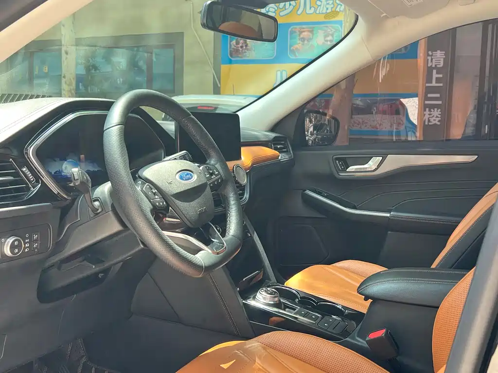 Ford Escape 2020 — фото 13