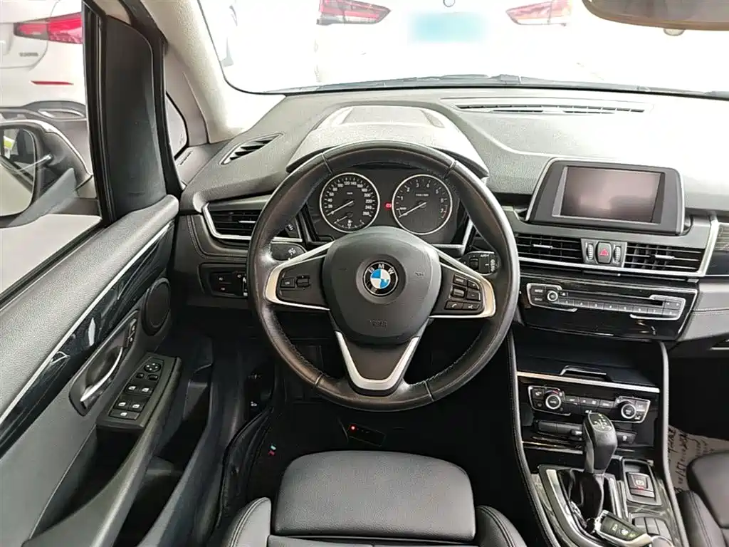BMW 2 Series Active Tourer 2015 — фото 11
