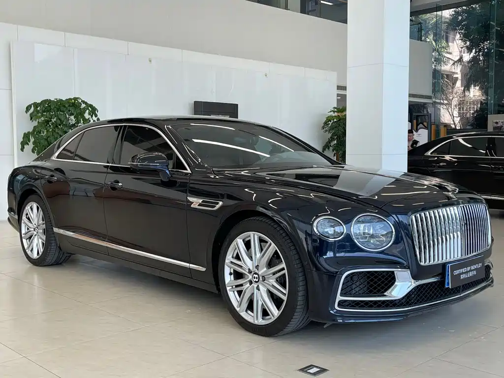 Bentley Flying Spur 2024 — фото 3