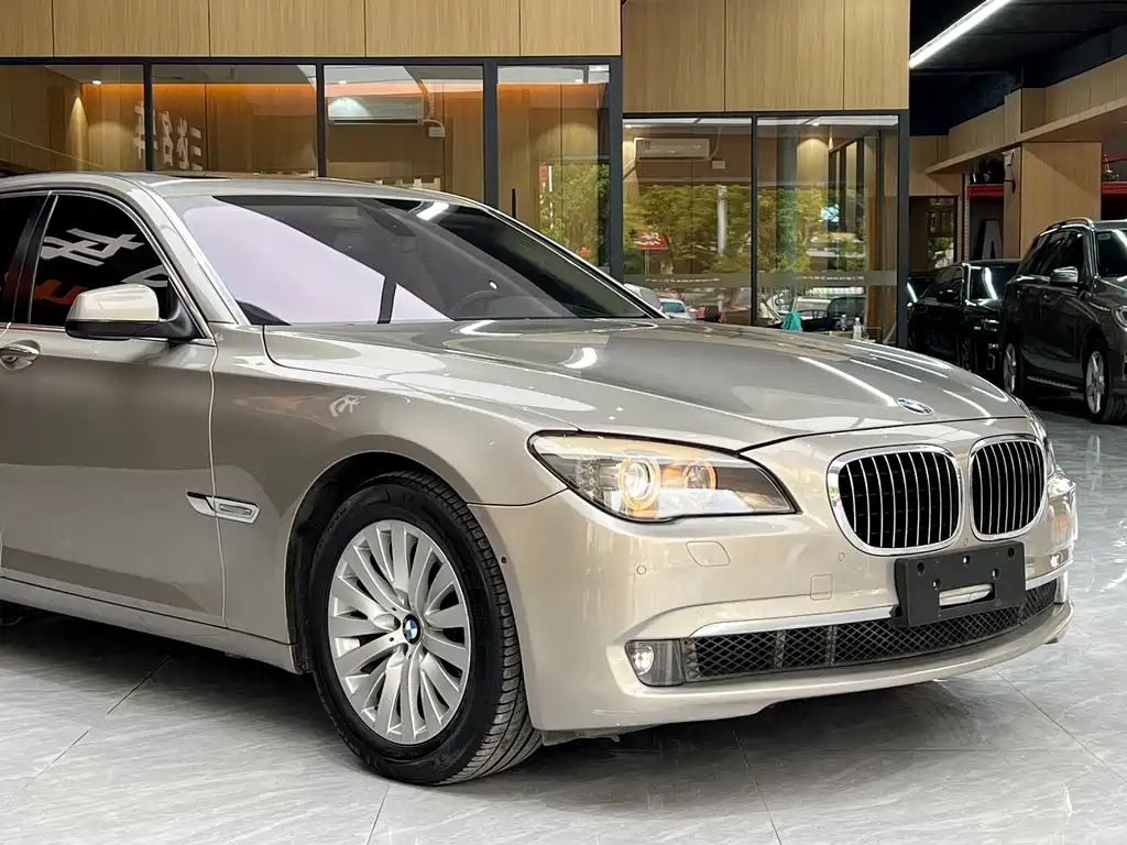 BMW 7 Series 2012 — фото 7