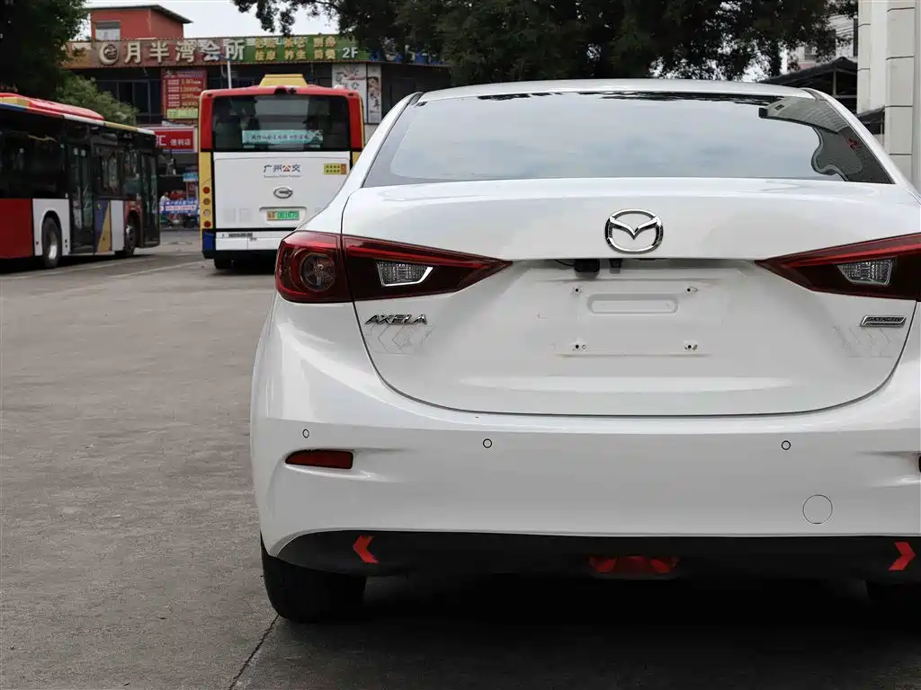 Mazda 3 Axela 2019 — фото 23