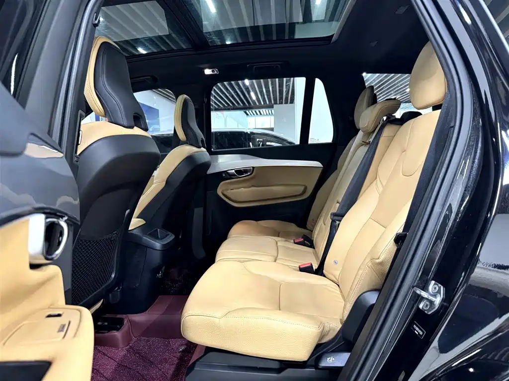 Volvo XC90 2019 — фото 12