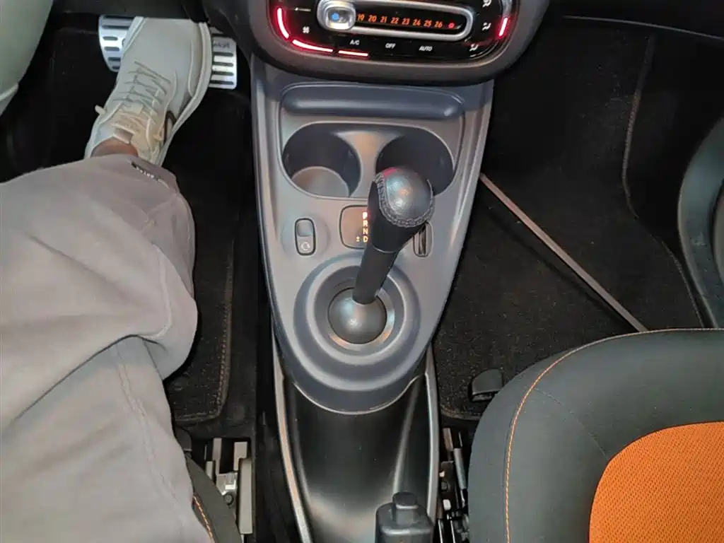 smart Fortwo 2016 — фото 14