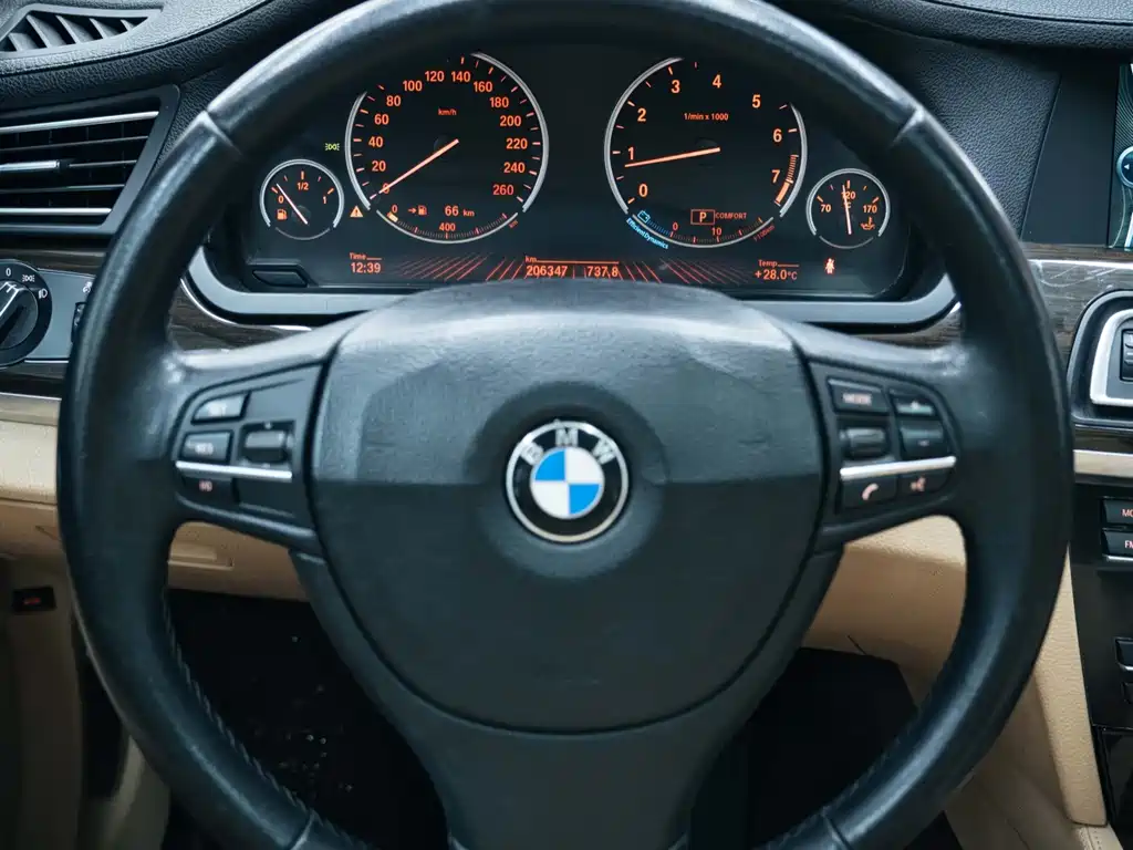BMW 7 Series 2011 — фото 13