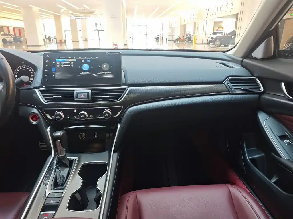 Honda Accord 2022 — фото 10