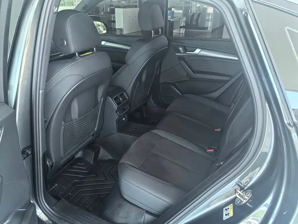 Audi Q5L Sportback 2024 — фото 3