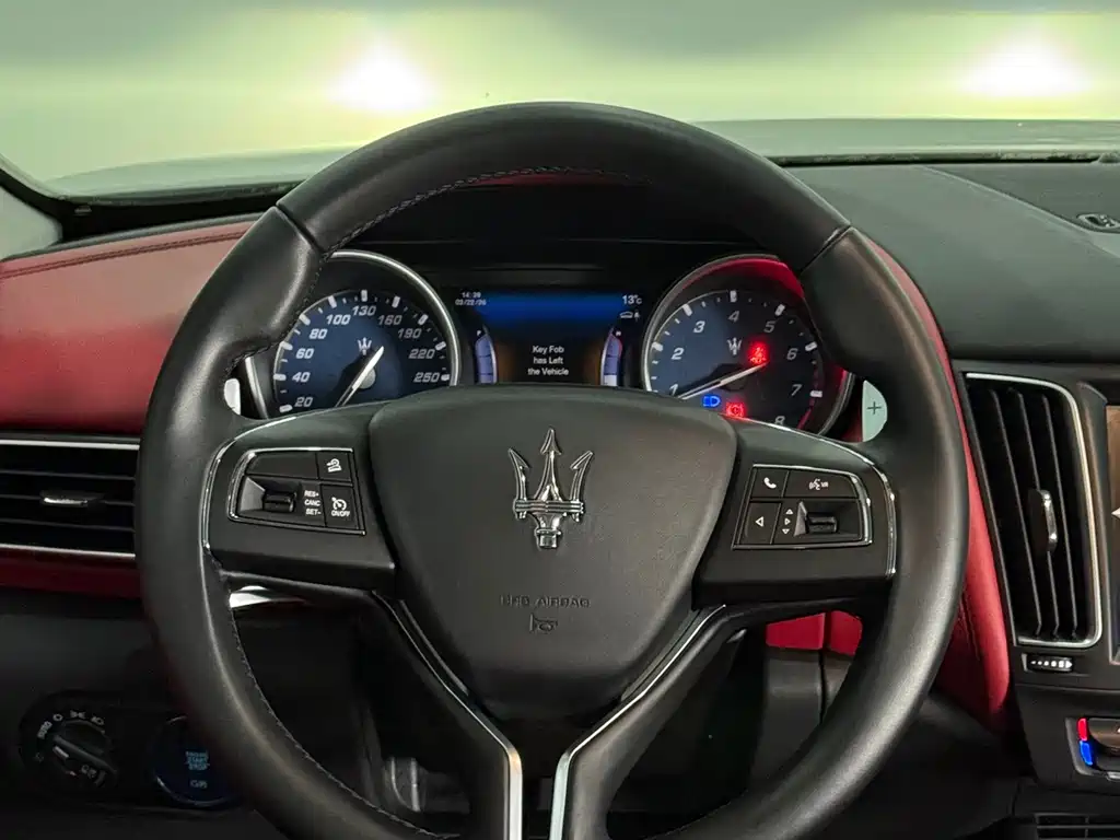 Maserati Levante 2018 — фото 16