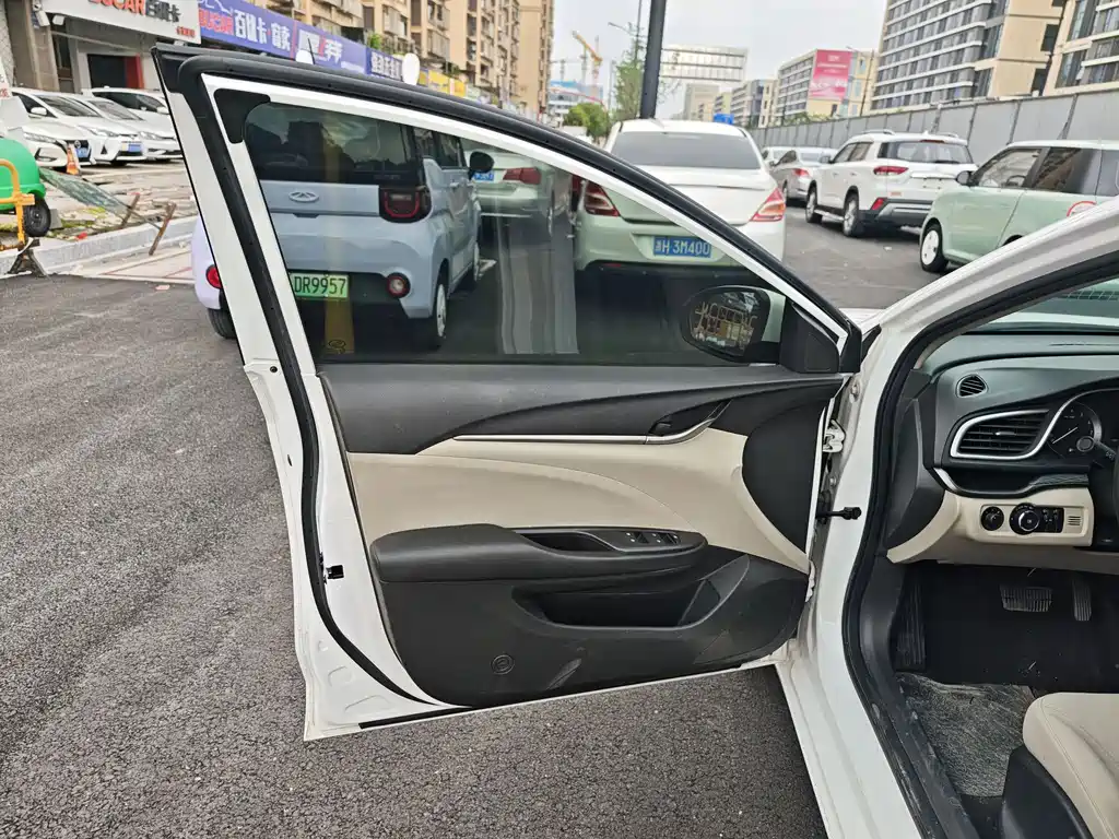 Buick Excelle 2019 — фото 13