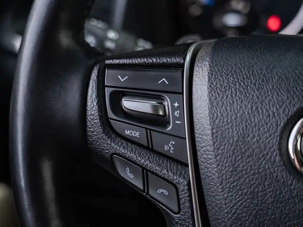 Toyota Vellfire 2022 — фото 15