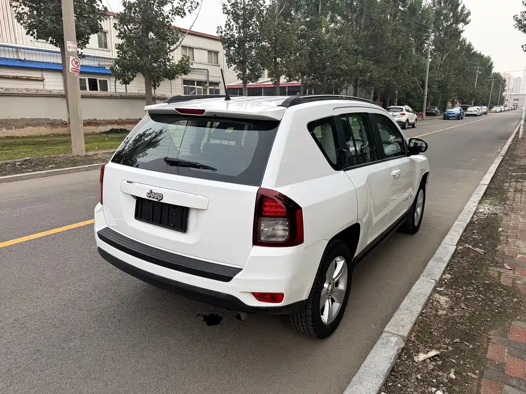 Jeep Compass 2013 — фото 10