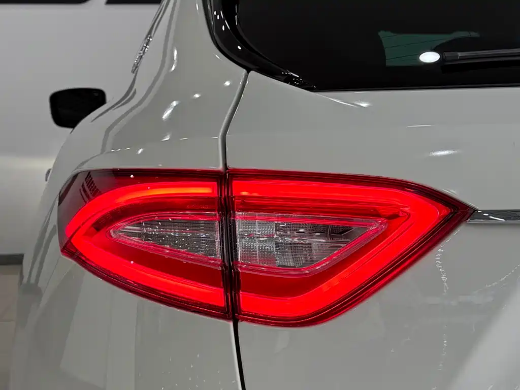 Maserati Levante 2018 — фото 31