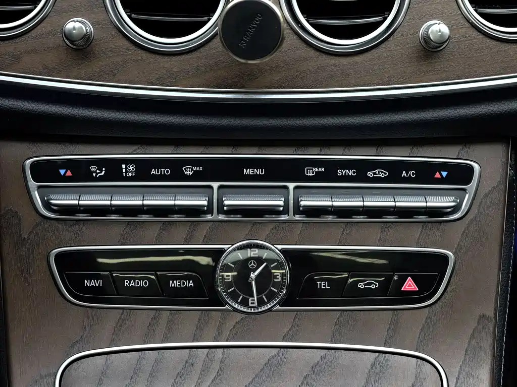 Mercedes-Benz E-Class 2019 — фото 31