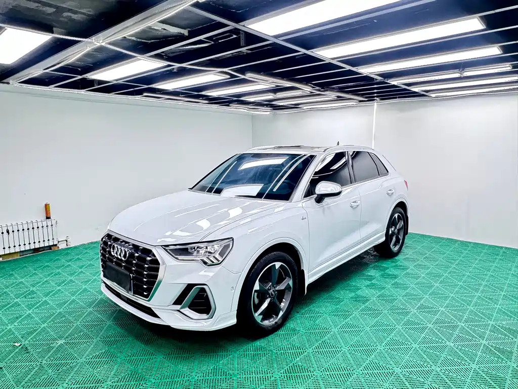 Audi Q3 2023 — фото 1