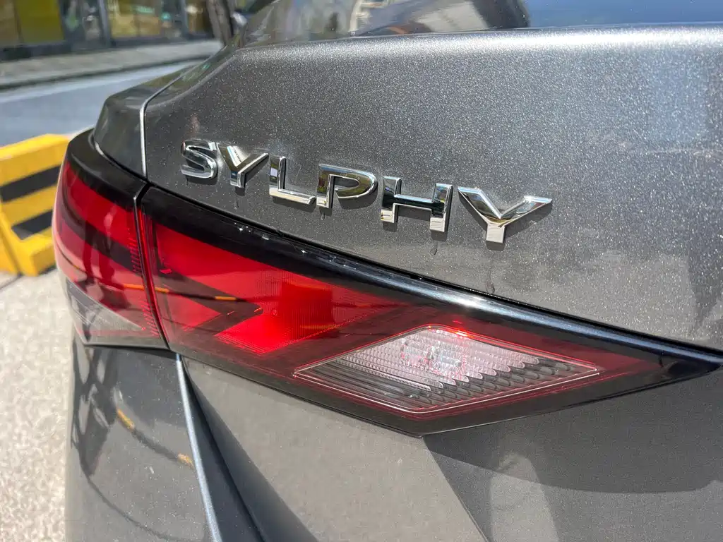 Nissan Sylphy 2019 — фото 17