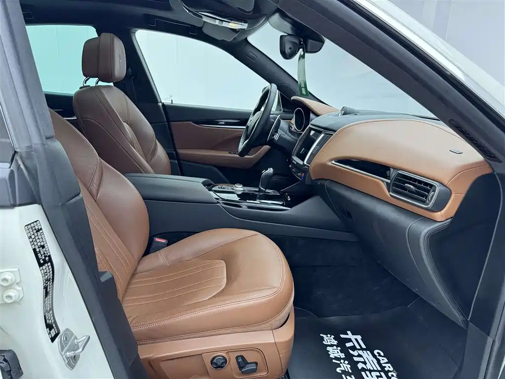 Maserati Levante 2019 — фото 19