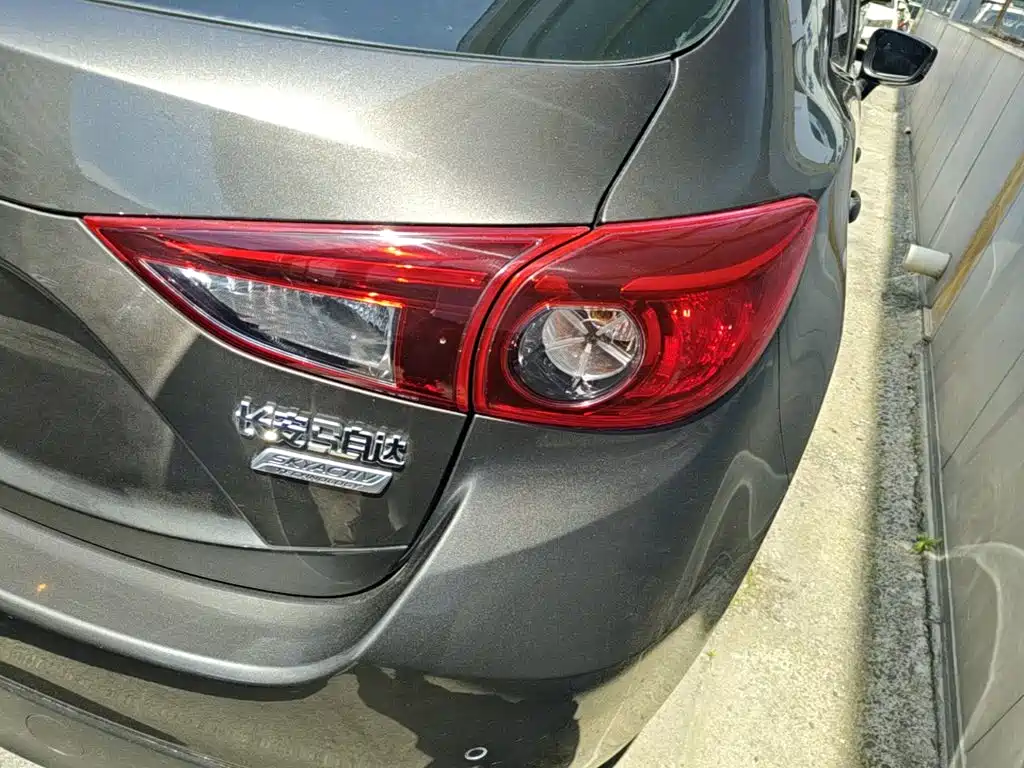 Mazda 3 Axela 2015 — фото 8