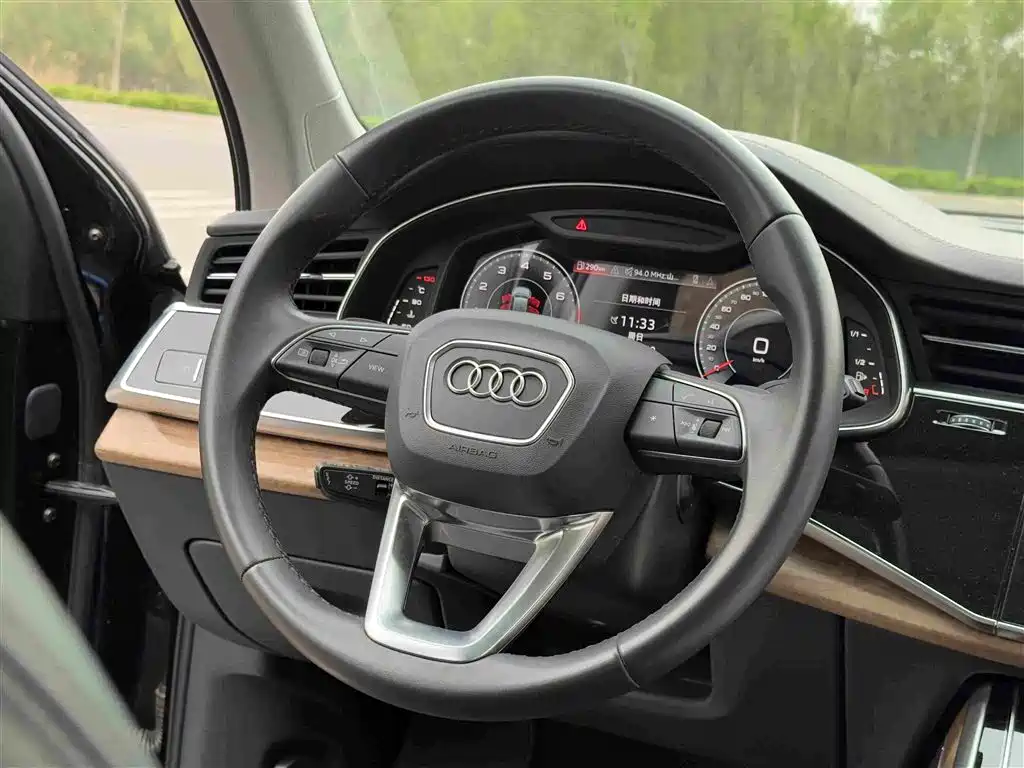 Audi Q7 2023 — фото 12