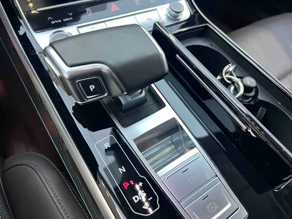 Audi A8 2022 — фото 17