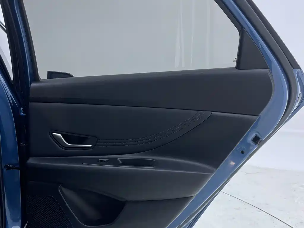 Hyundai Elantra 2022 — фото 25