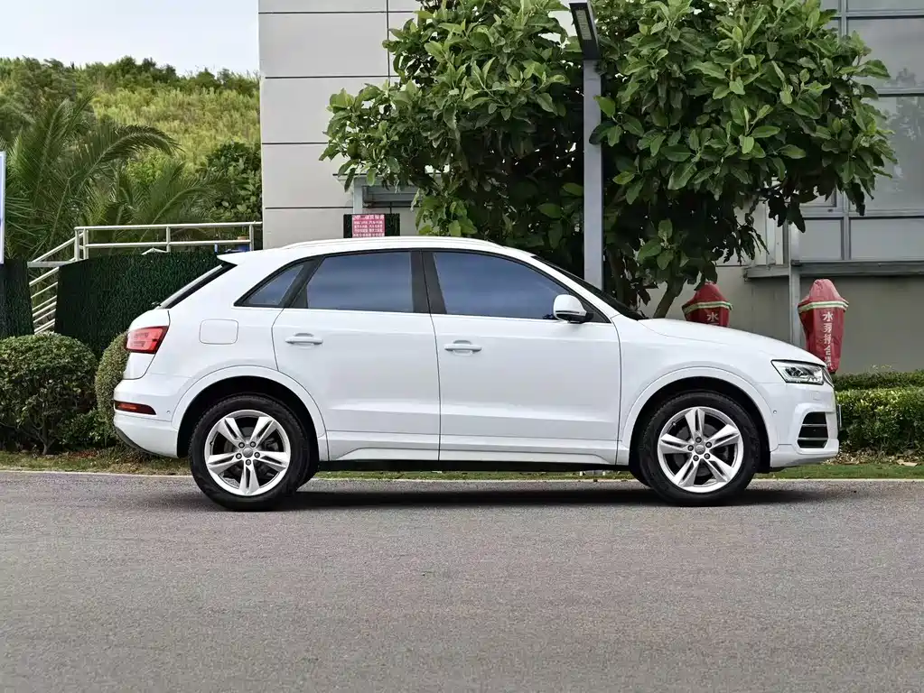 Audi Q3 2017 — фото 15