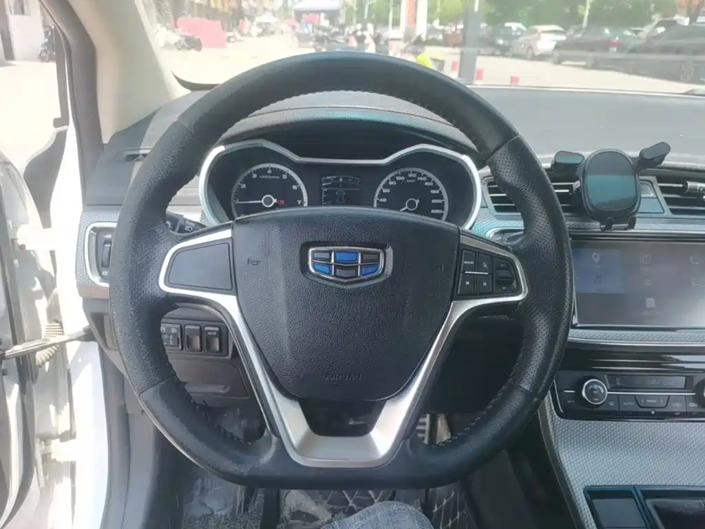 Geely Emgrand GS 2018 — фото 11