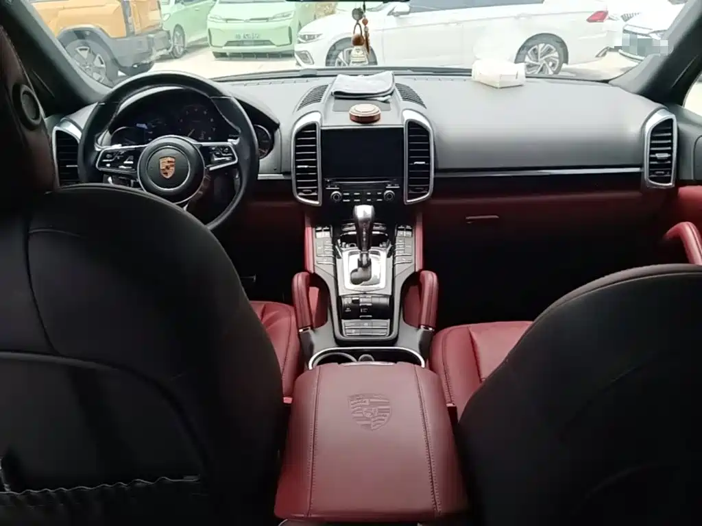 Porsche Cayenne 2017 — фото 16