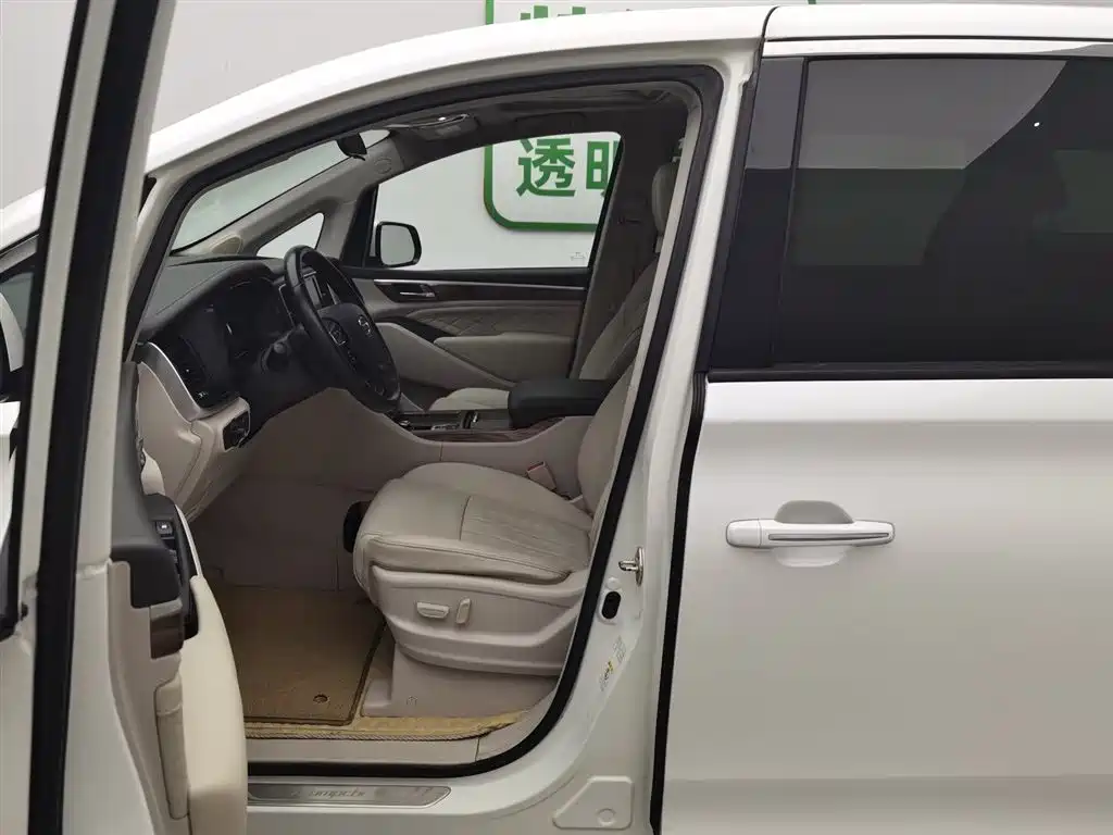 GAC Motor Trumpchi M8 2018 — фото 10