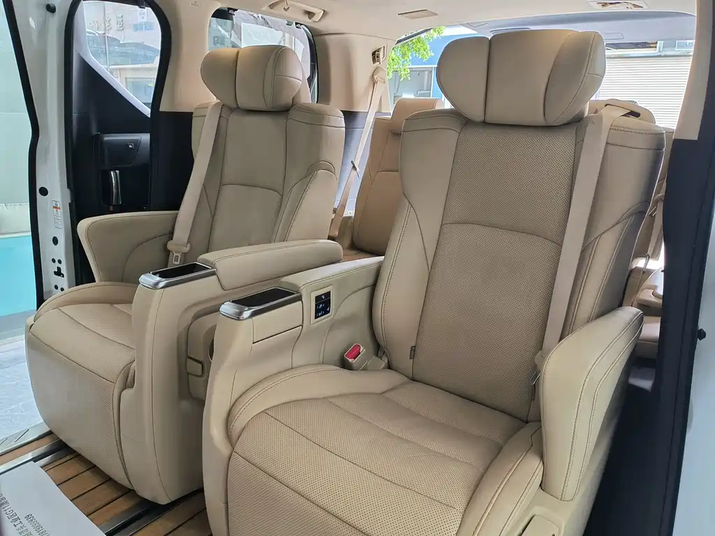 Toyota Alphard 2021 — фото 18