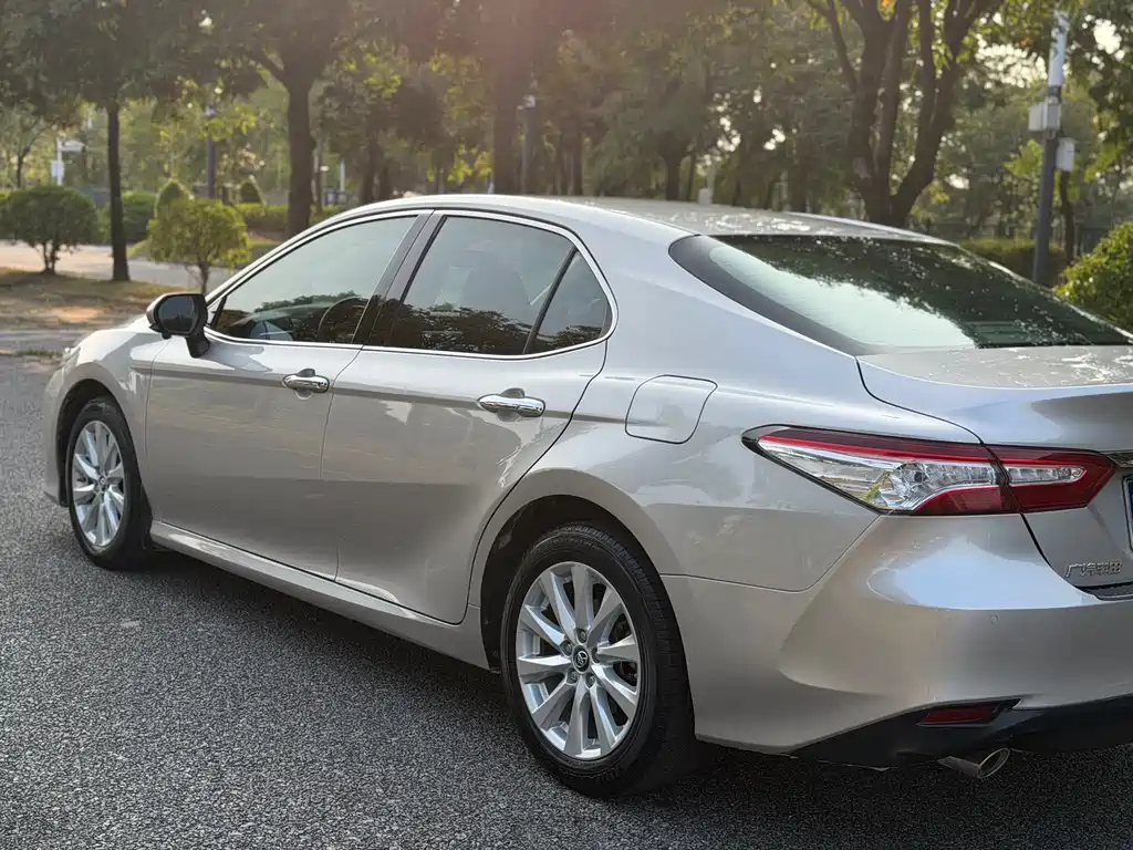 Toyota Camry 2020 — фото 19