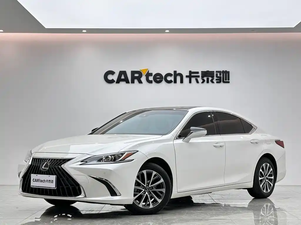 Lexus ES 2022 — фото 1