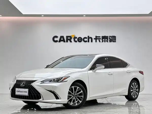 Lexus ES 2022