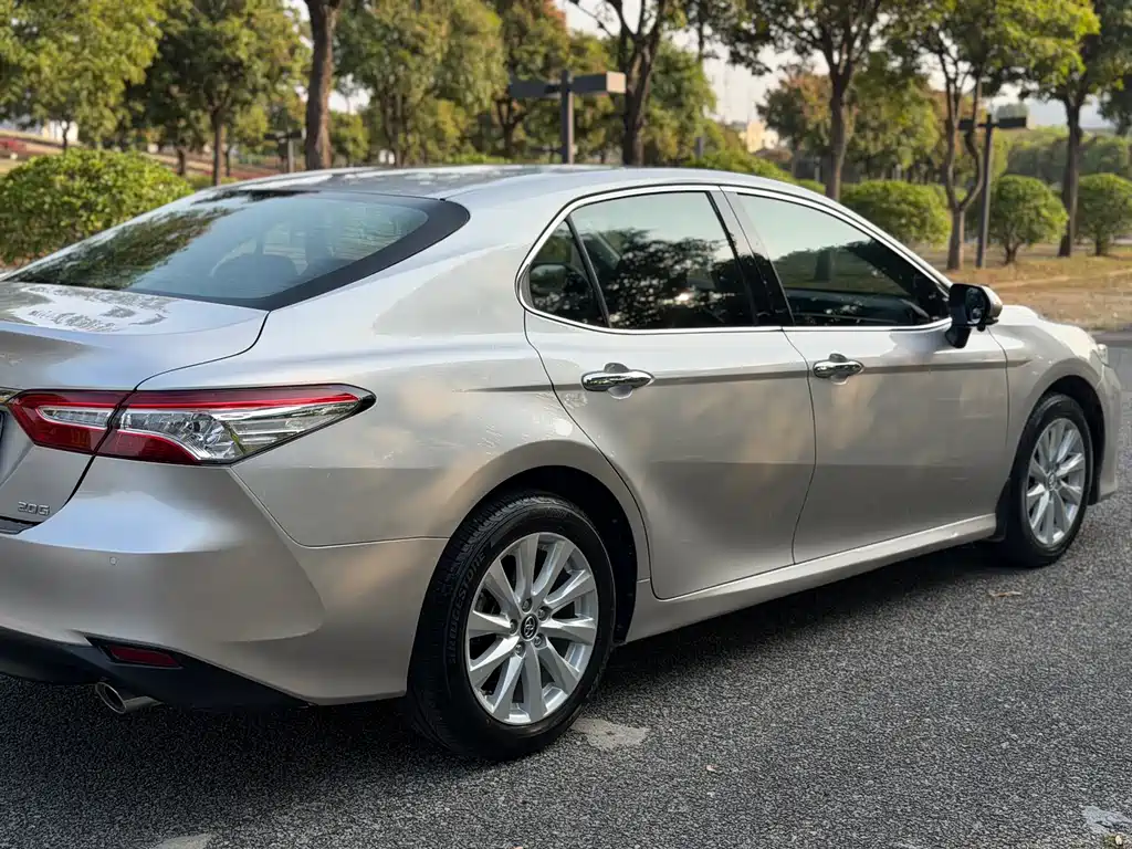 Toyota Camry 2020 — фото 18