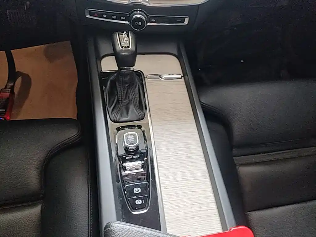 Volvo XC60 2019 — фото 14