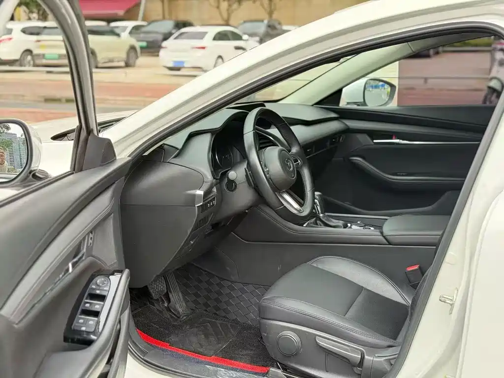 Mazda 3 Axela 2022