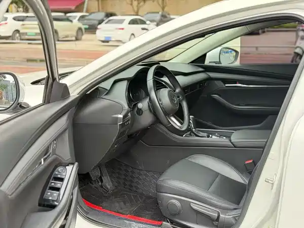 Mazda 3 Axela 2022
