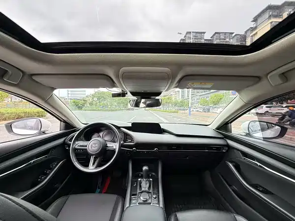 Mazda 3 Axela 2022