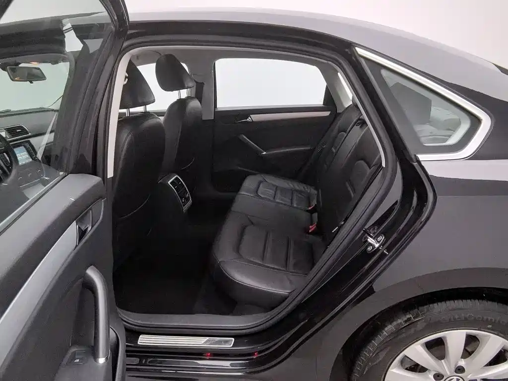 Volkswagen Passat 2015 — фото 15