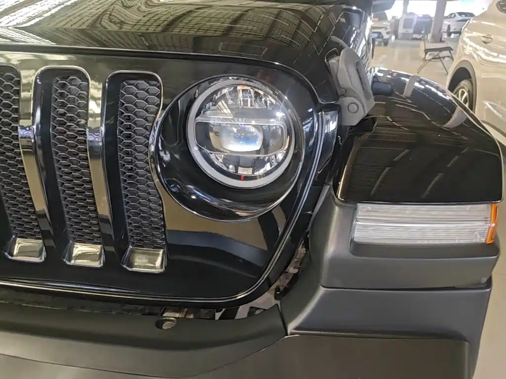 Jeep Wrangler 2019 — фото 18