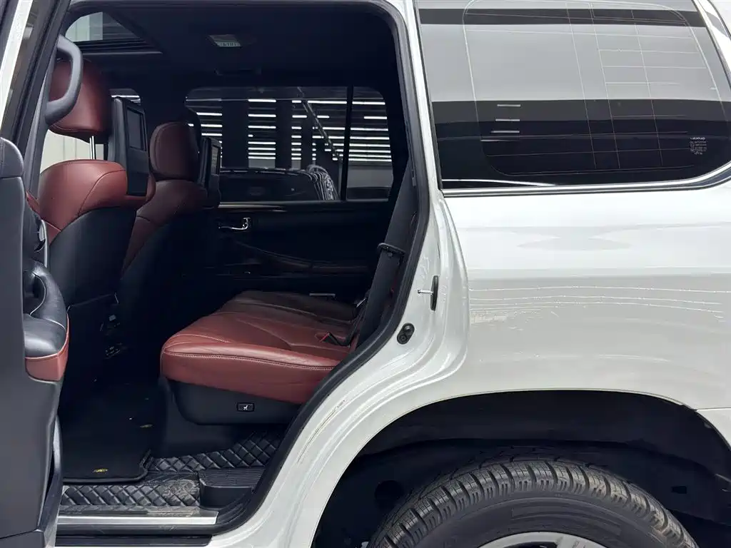Lexus LX 2016 — фото 7