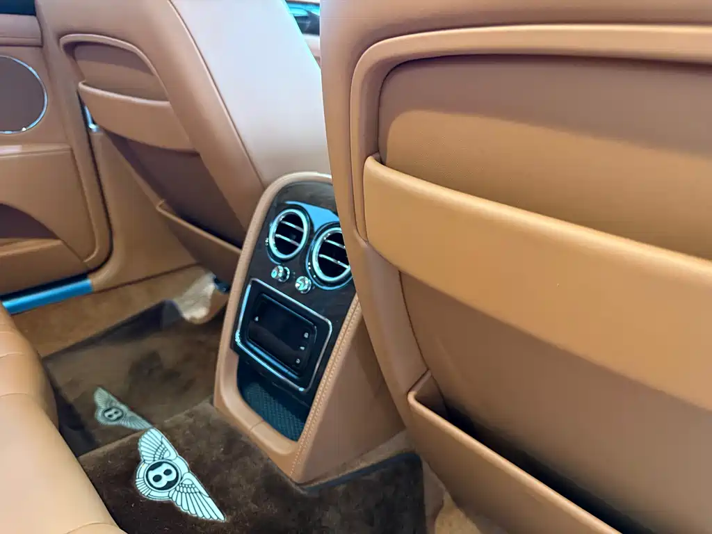 Bentley Flying Spur 2019 — фото 11