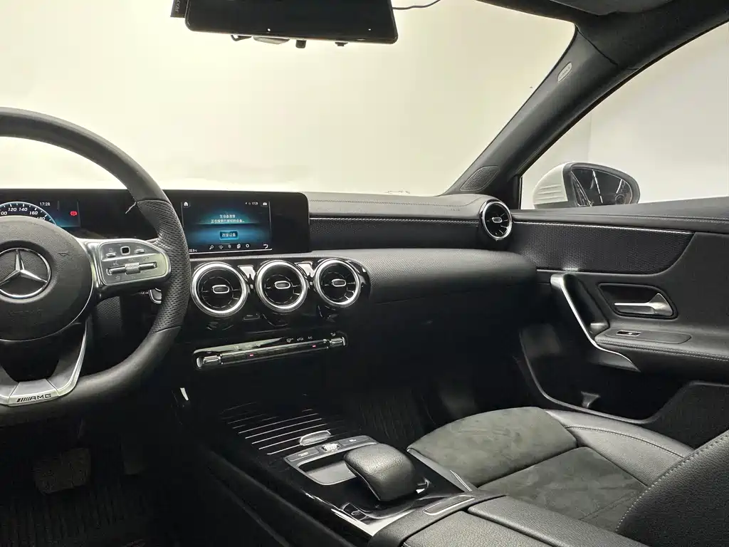 Mercedes-Benz A-Class 2019 — фото 15