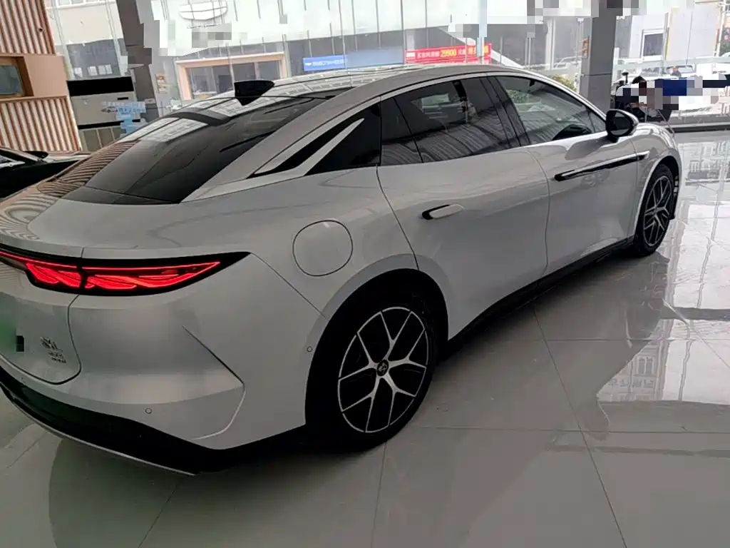 BYD Han L 2025